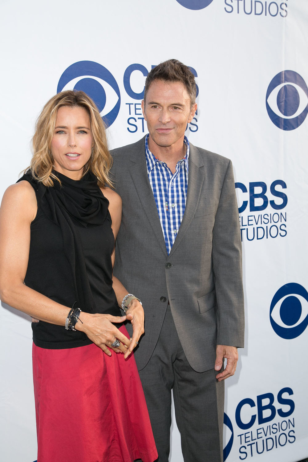 Tea Leoni is dating her onscreen husband, Tim Daly: cute couple? 