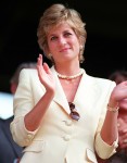 HRH PRINCESS OF WALES
(HRH Princess Diana)
Seen at the 1995 Wimbledon
Tennis Championships.
Bandphoto Agency Photo
B21 009812/E-36  09.07.1995