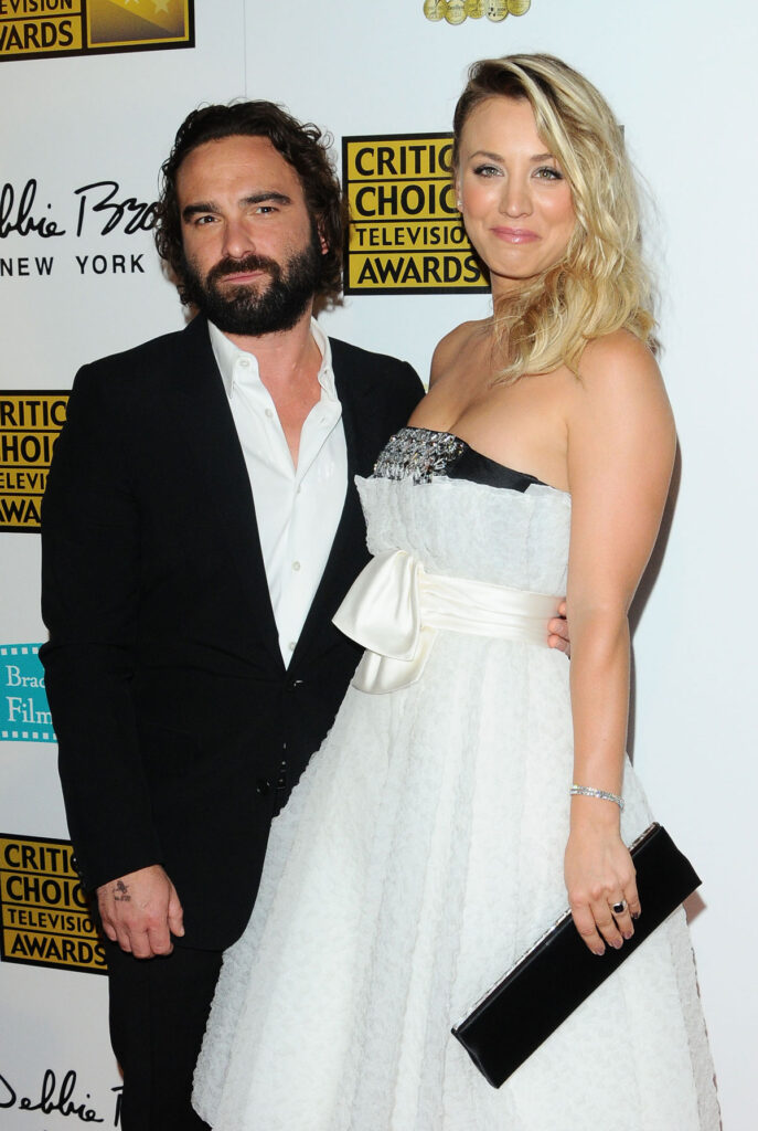 Kaley Cuoco & Johnny Galecki know when they fell for each other on &apo...
