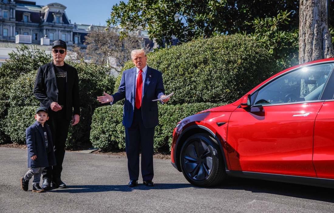 Donald Trump & Elon Musk turned the White House into a pathetic Tesla dealership